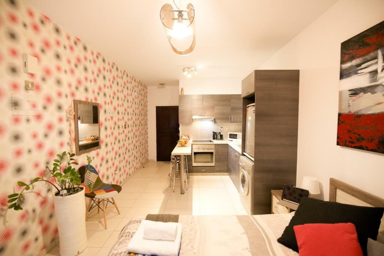 Green Valley Modern Studio Limassol Exteriör bild